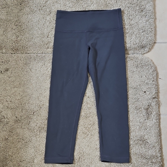 Lululemon Wunder Under Crop Reversible Black to Grey - Picture 3 of 8